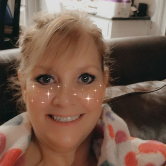 Meet your Posher, Julie - Picture 1 of 1